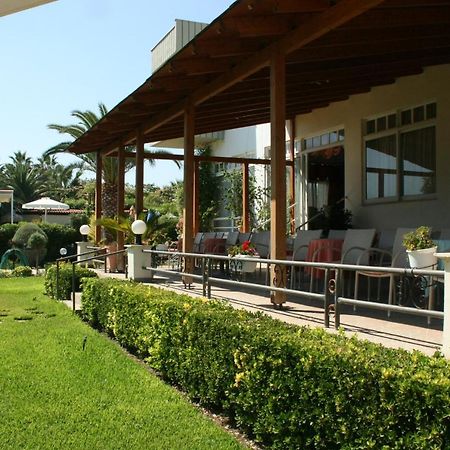 Batis Hotel Livanatai Exterior photo