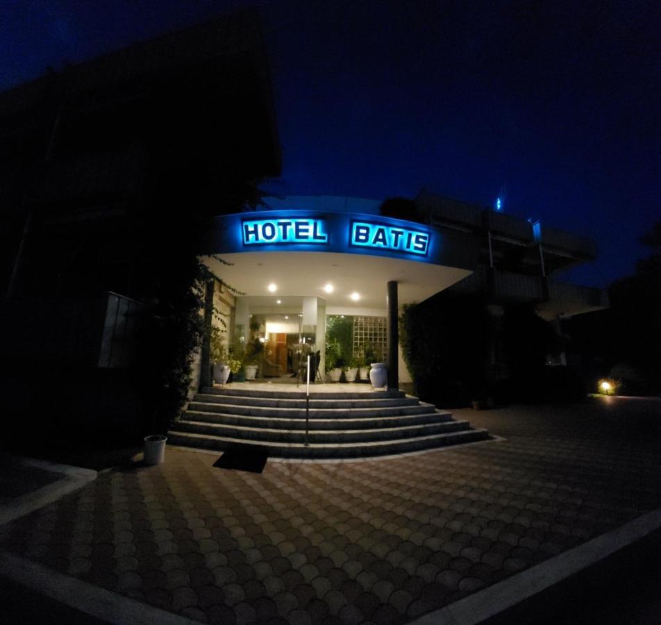 Batis Hotel Livanatai Exterior photo