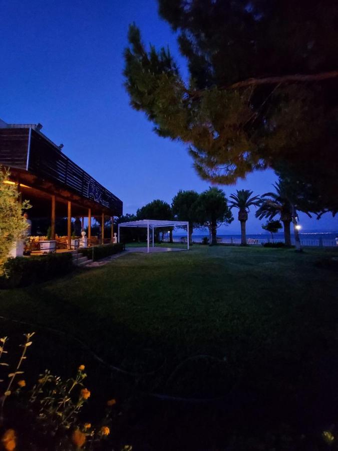 Batis Hotel Livanatai Exterior photo